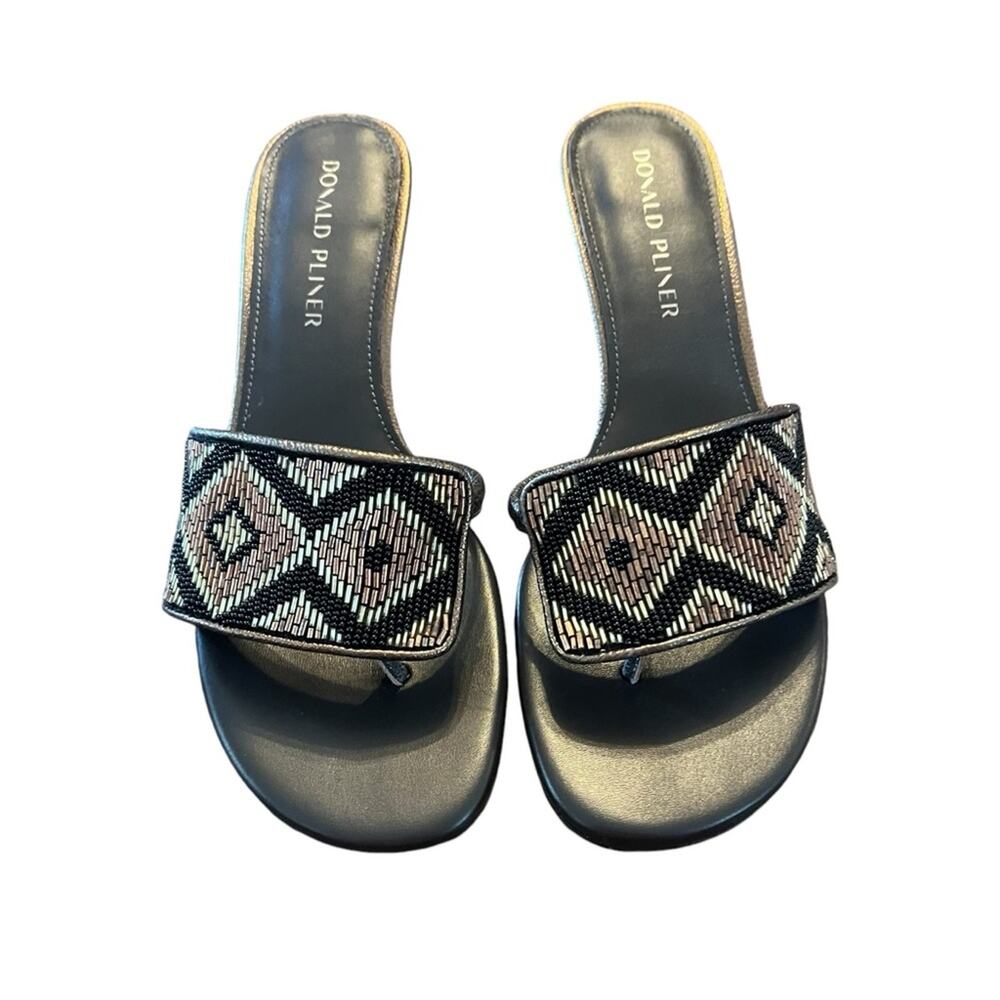 Donald J Pliner Vimms Beaded Slip On Sleek Elegant Heels Toe Post NEW Size 8.5 - Picture 3 of 13